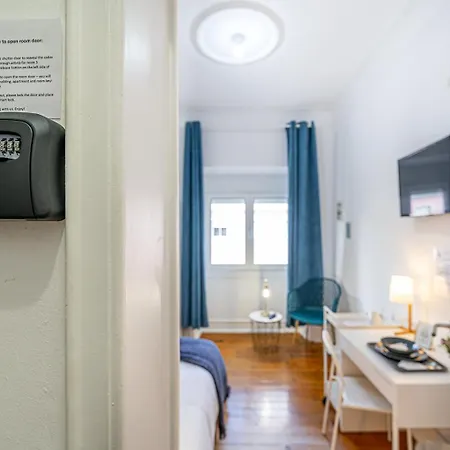 April Square By Lisbon With Sintra - Shared Bathrooms *