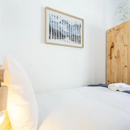 Pensión April Square By Lisbon With Sintra - Shared Bathrooms *