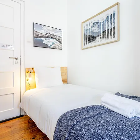 April Square By Lisbon With Sintra - Shared Bathrooms Pensionat