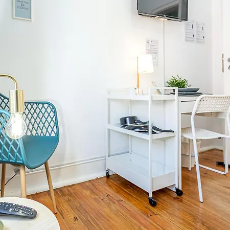 Pensionat April Square By Lisbon With Sintra - Shared Bathrooms *