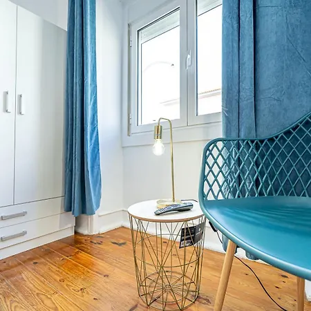 April Square By Lisbon With Sintra - Shared Bathrooms Pensión Amadora
