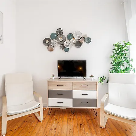 April Square By Lisbon With Sintra - Shared Bathrooms 阿马多拉