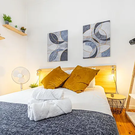 April Square By Lisbon With Sintra - Shared Bathrooms Pensionat Amadora