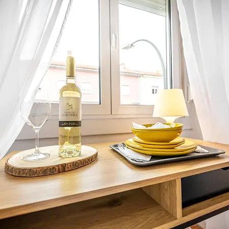 April Square By Lisbon With Sintra - Shared Bathrooms * 阿马多拉