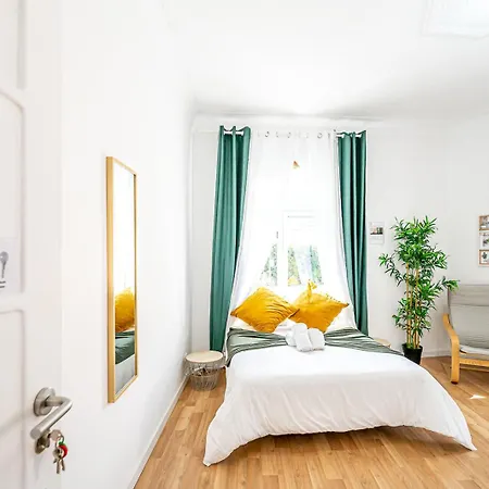 Pensión April Square By Lisbon With Sintra - Shared Bathrooms