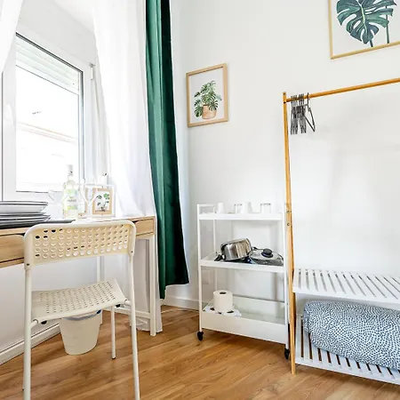 April Square By Lisbon With Sintra - Shared Bathrooms Pensión *