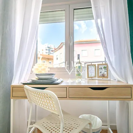 Pensión April Square By Lisbon With Sintra - Shared Bathrooms *