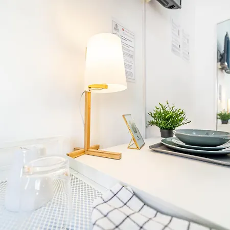 Pensionat April Square By Lisbon With Sintra - Shared Bathrooms Amadora