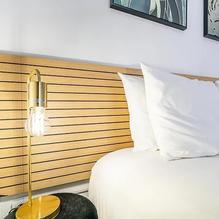 Guest house April Square By Lisbon With Sintra Amadora