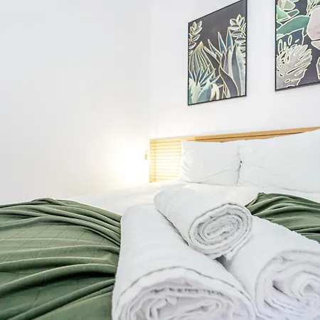 April Square By Lisbon With Sintra - Shared Bathrooms Pensionat *