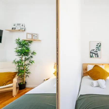 Pensionat April Square By Lisbon With Sintra - Shared Bathrooms *