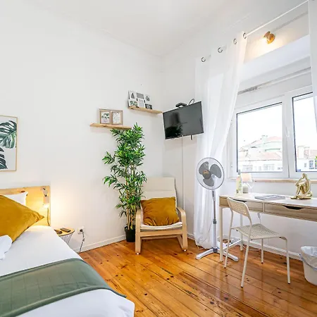 April Square By Lisbon With Sintra - Shared Bathrooms Pensionat