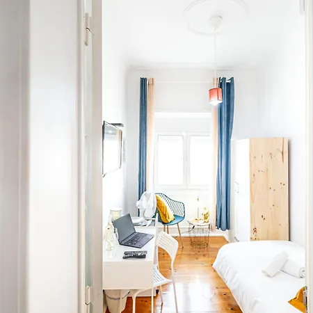 April Square By Lisbon With Sintra - Shared Bathrooms * 阿马多拉
