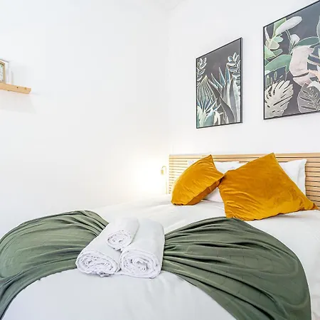 Guest house April Square By Lisbon With Sintra Amadora