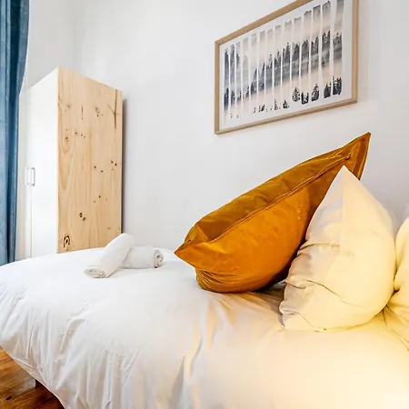 Pensión April Square By Lisbon With Sintra - Shared Bathrooms *