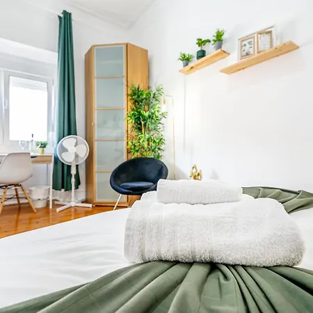 April Square By Lisbon With Sintra - Shared Bathrooms Pensionat