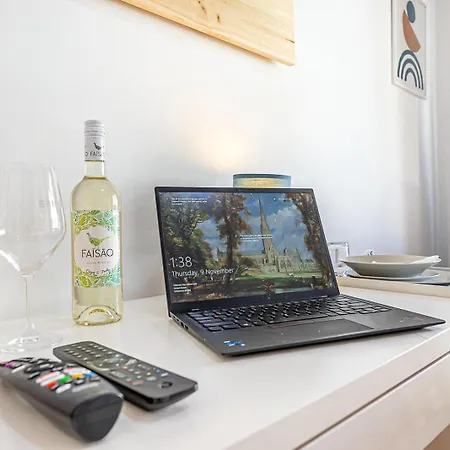 April Square By Lisbon With Sintra - Shared Bathrooms Pensionat