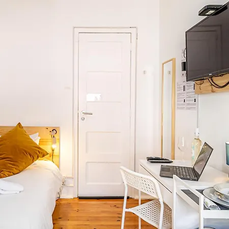 Pensión April Square By Lisbon With Sintra - Shared Bathrooms *