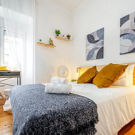 April Square By Lisbon With Sintra - Shared Bathrooms 阿马多拉