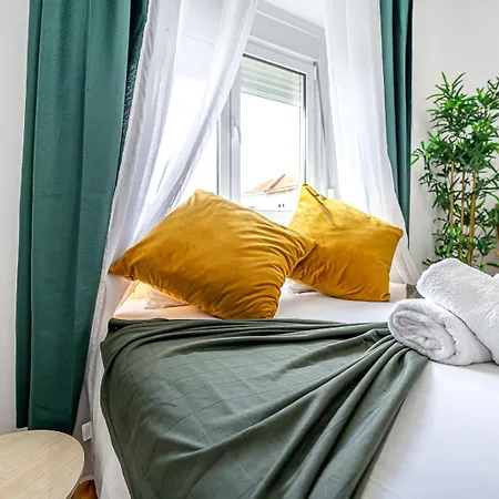 April Square By Lisbon With Sintra Guest house